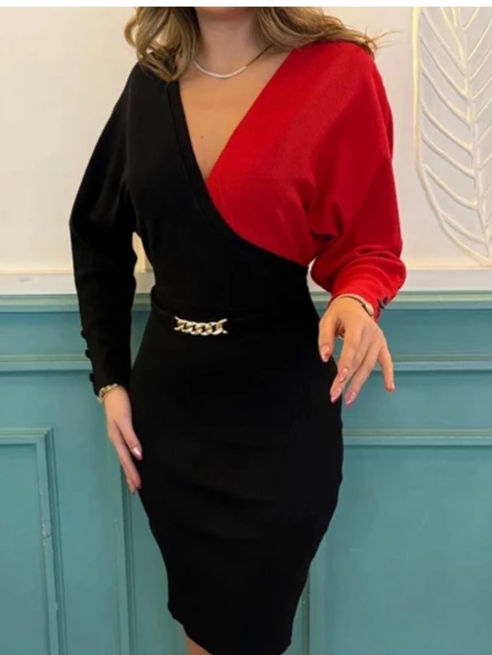 SHEIN Black and Red Colorblock V-Neck Long Sleeve Knit Dress with Gold Chain